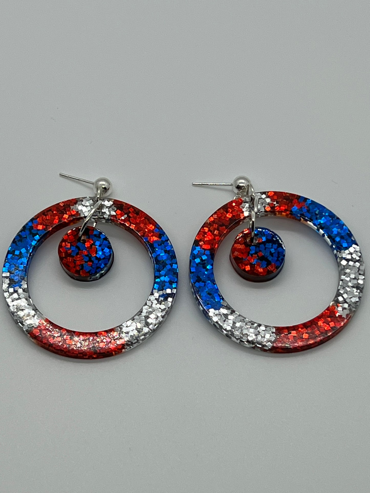 RESIN OPEN CIRCLE WITH CIRCLE DROP IN RED,WHITE & BLUE GLITTER