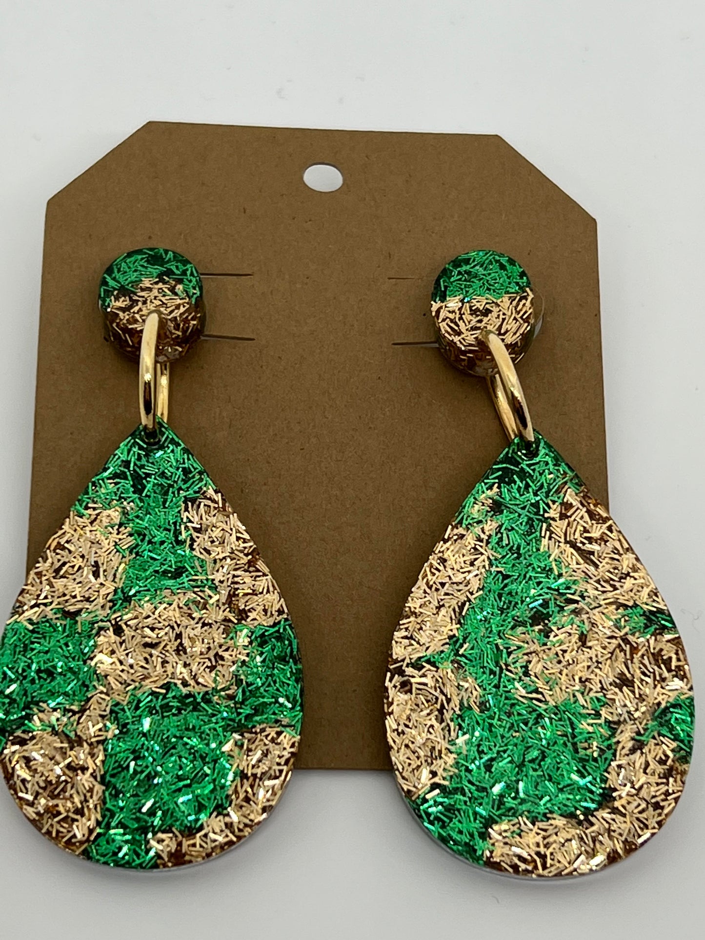 RESIN TEAR DROP IN SPARKLE GREEN AND GOLD