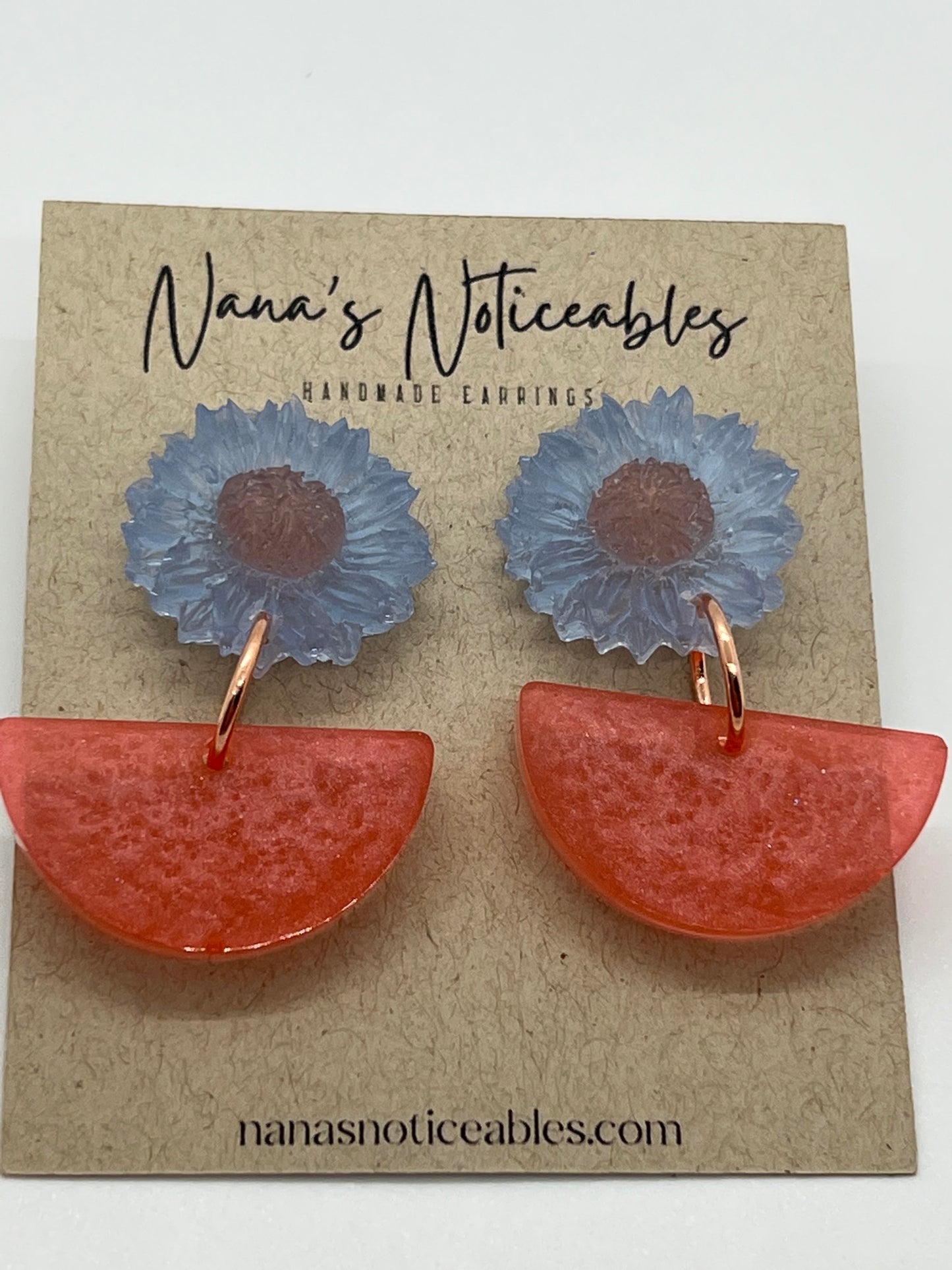 RESIN MEDIUM SUN FLOWER IN LIGHT BLUE WITH A SHIMMER CORAL HALF CIRLCE