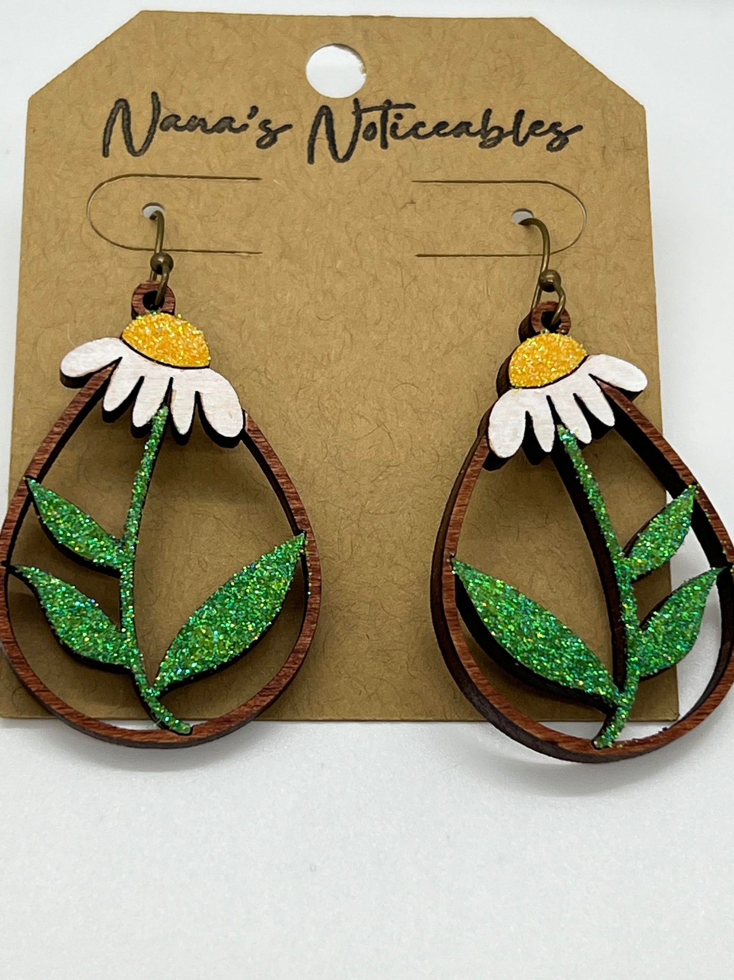 WOOD STAINED & GLITTERED TEAR DROP WITH DAISY