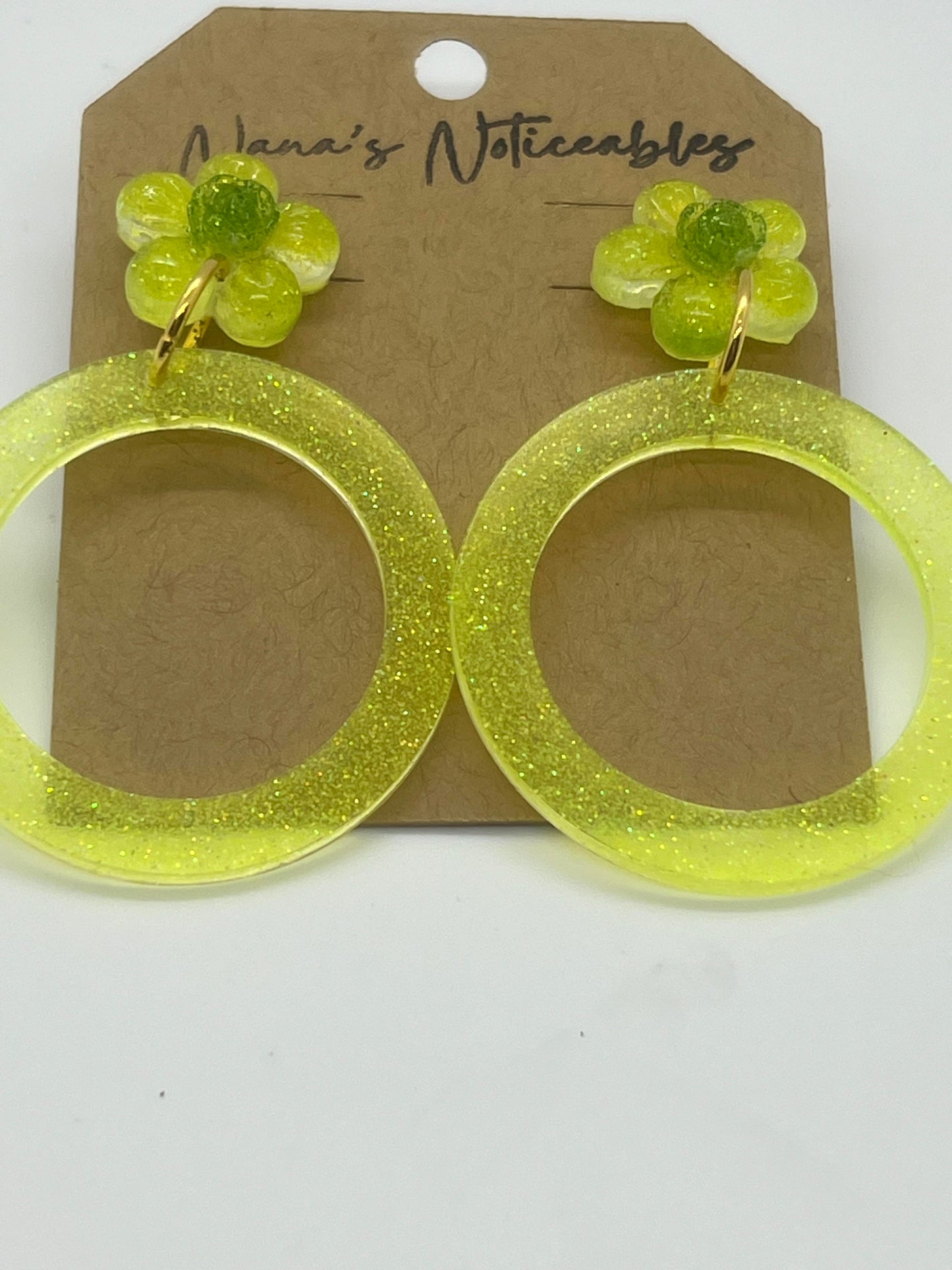 RESIN GLITTER LIGHT YELLOW FLAT OPEN CIRCLE WITH FLOWER