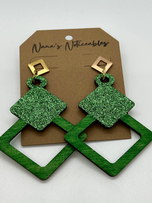 WOOD DIAMOND CUT OUT STAINED GREEN & GLITTER