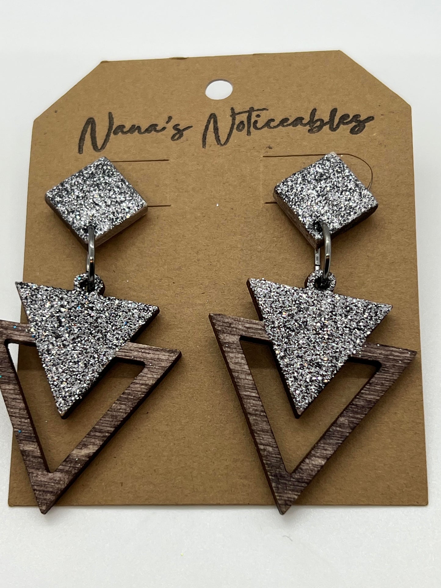 WOOD TRIANGLE IN A TRIANGLE GRAY STAIN/GLITTER