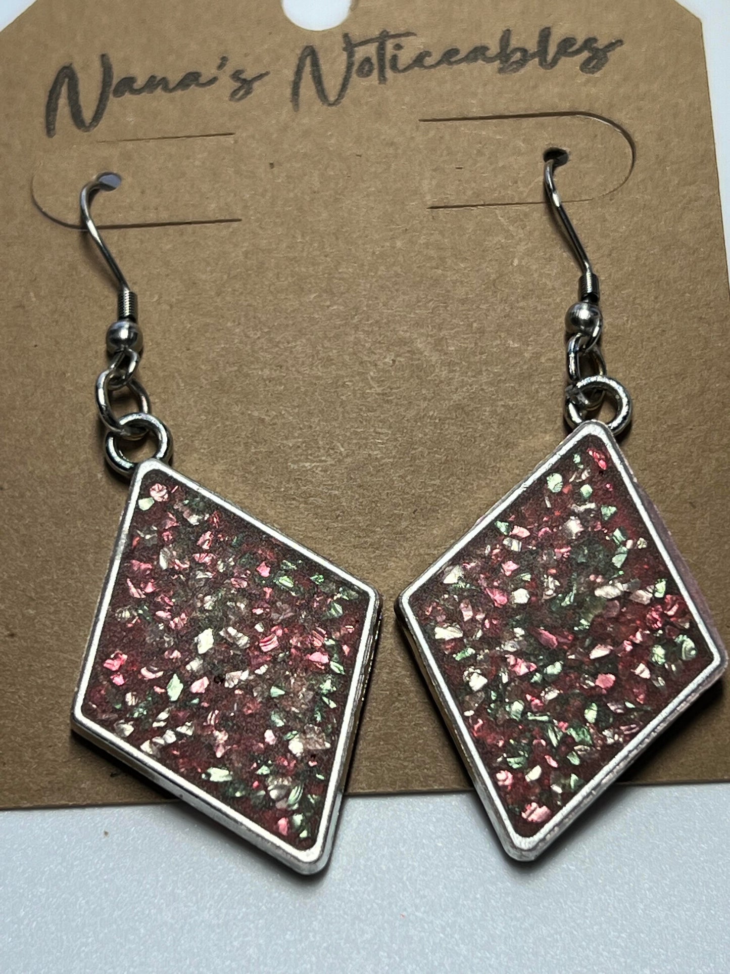 RESIN & METAL DIAMOND IN RED, GREEN & SILVER GLITTER