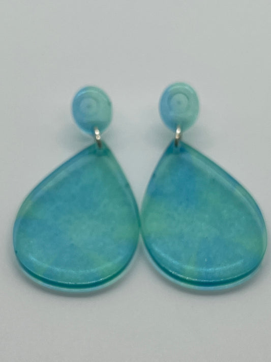 RESIN TEAR DROP WITH OVAL POST IN TRANSLUCENT GREEN & TEAL SHIMMER