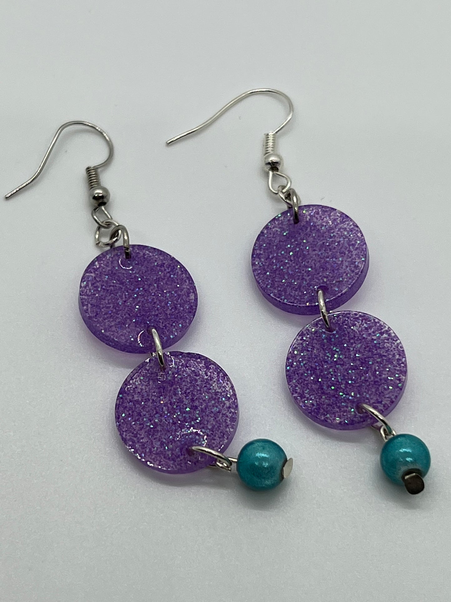 RESIN 2 CIRCLES IN PURPLE MULTI GLITTER AND TEAL CAT EYE BEAD