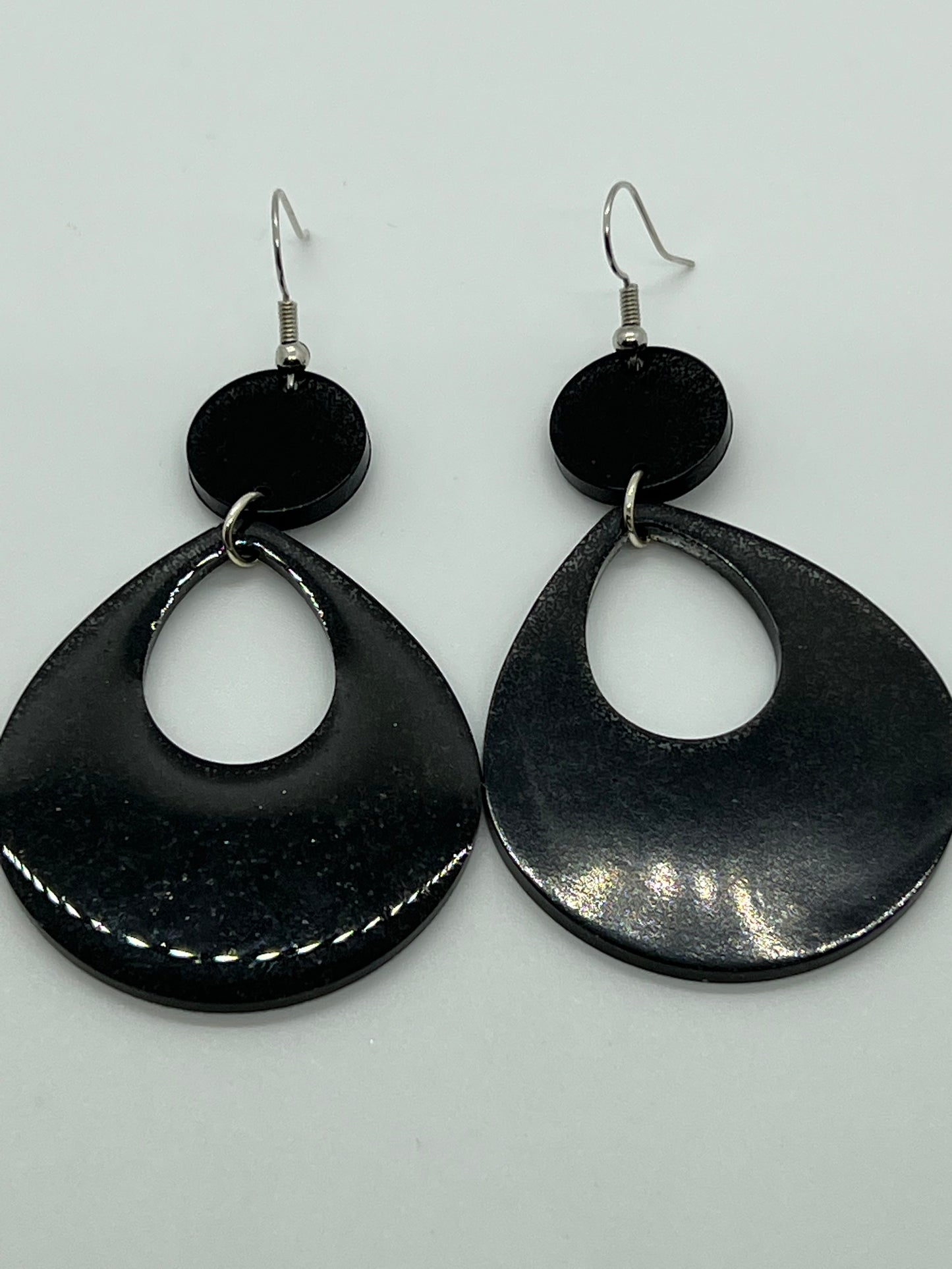 RESIN OPEN TEAR DROP WITH CIRCLE DROP IN BLACK