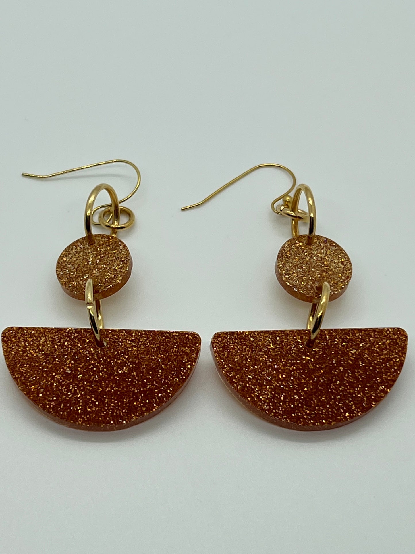 RESIN HALF CIRCLE IN AMBER GLITTER WITH CIRCLE DROP IN LIGHT AMBER