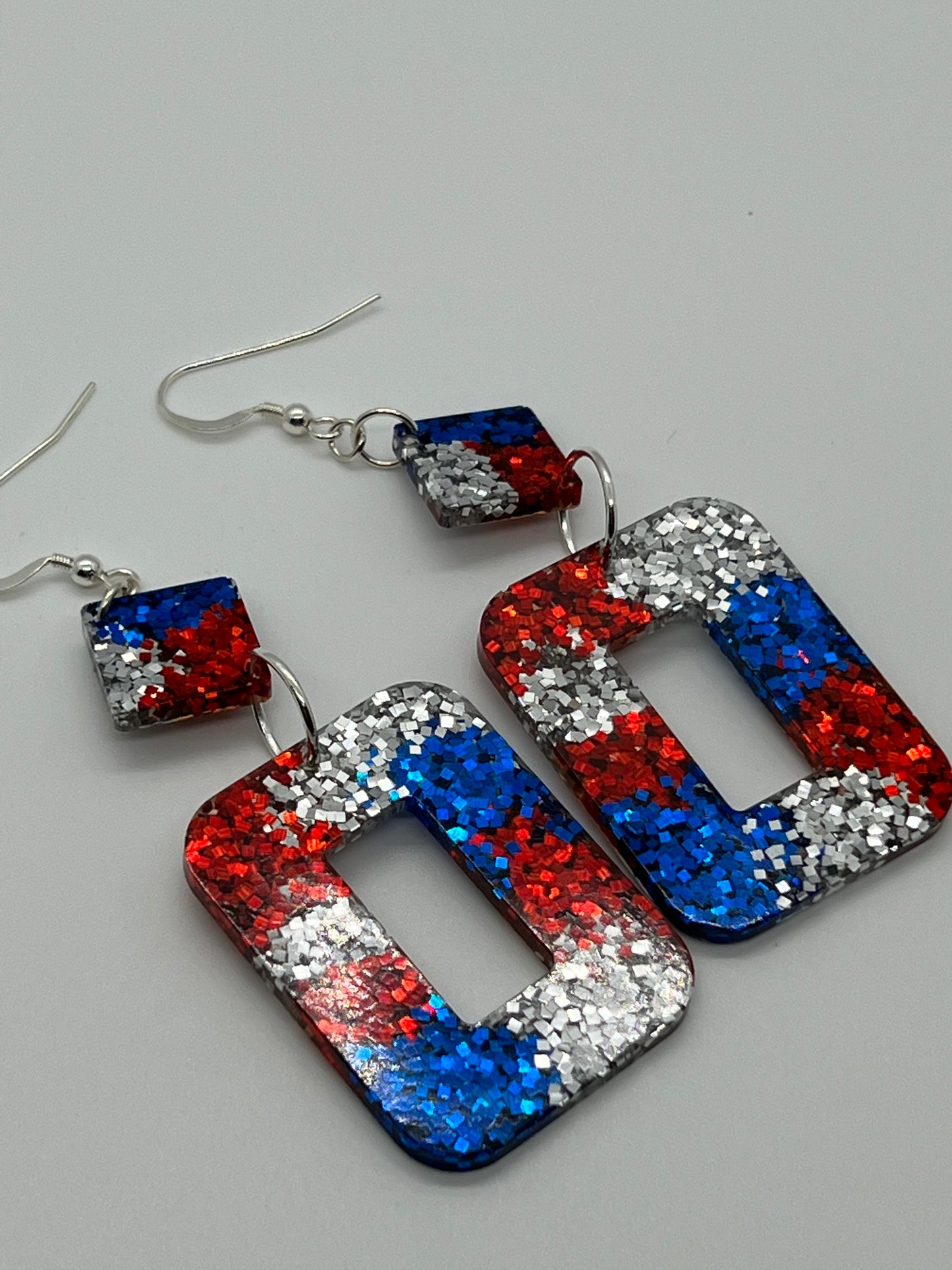 RESIN RECTANGLE CUT OUT WITH SQUARE DROP IN RED,WHITE & BLUE GLITTER