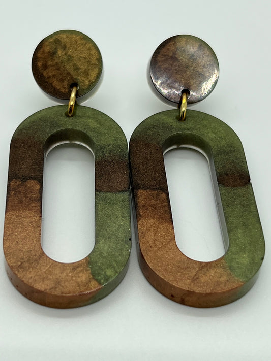 RESIN OPEN OVAL WITH CIRCLE POST IN BRONZE, BROWN & SAGE GREEN WITH SHIMMER