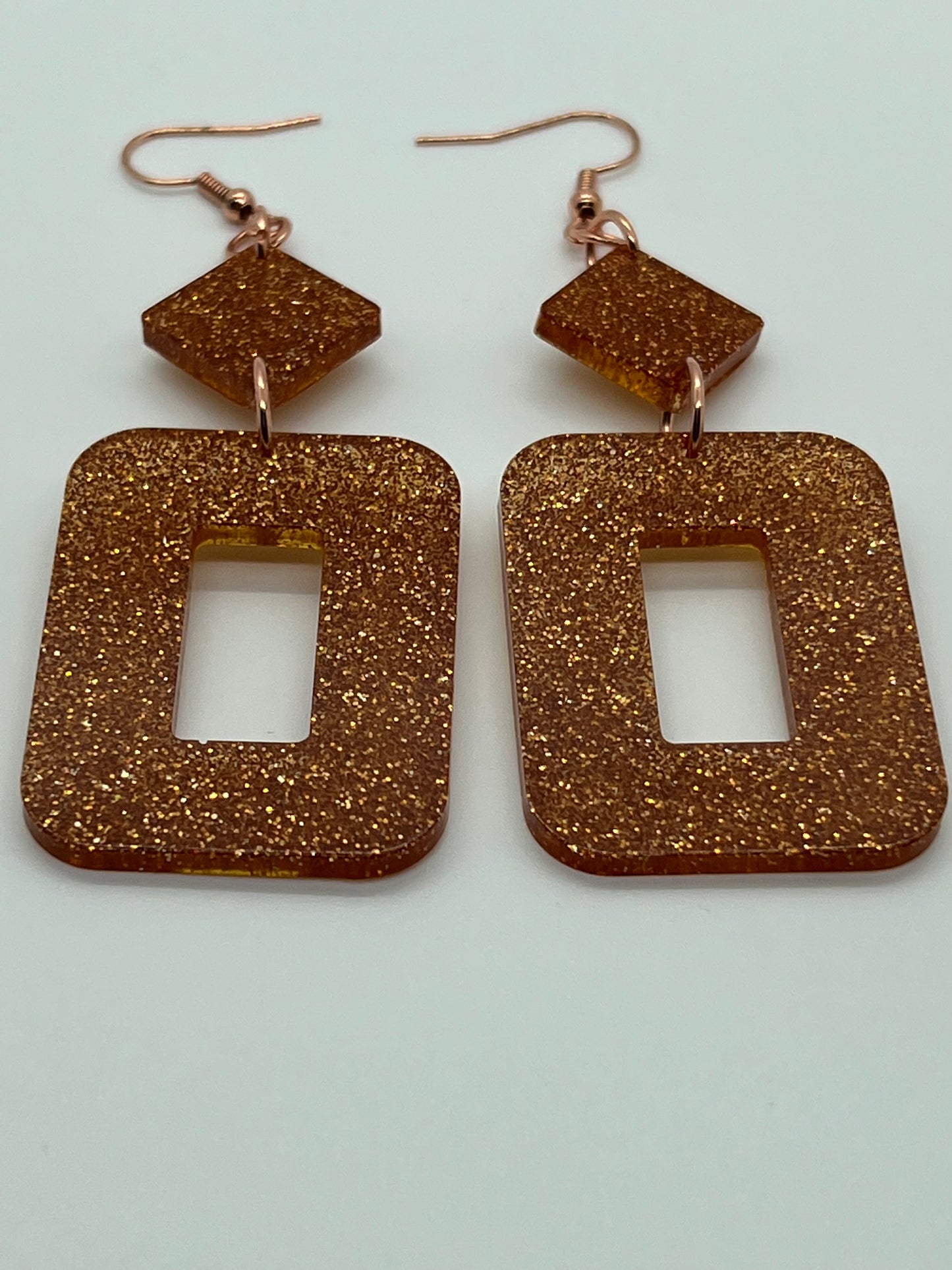 RESIN OPEN RECTANGLE WITH SQUARE DROP IN AMBER GLITTER