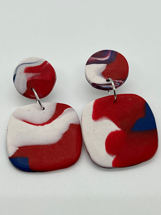 POLYMER SQUARE WITH CIRCLE POST IN SWIRLS OF RED, WHITE & BLUE