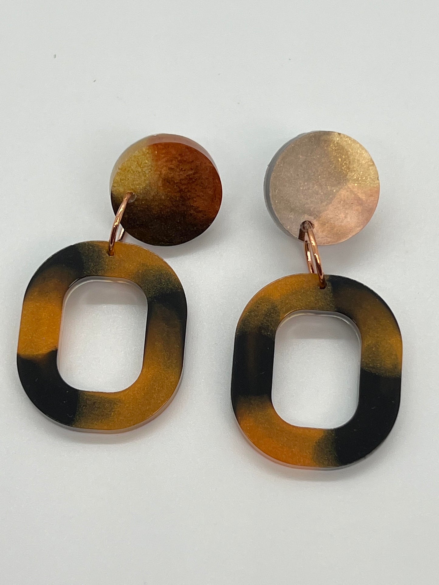 RESIN CIRCLE POST WITH OVAL DROP IN BLACK ORANGE/AMBER