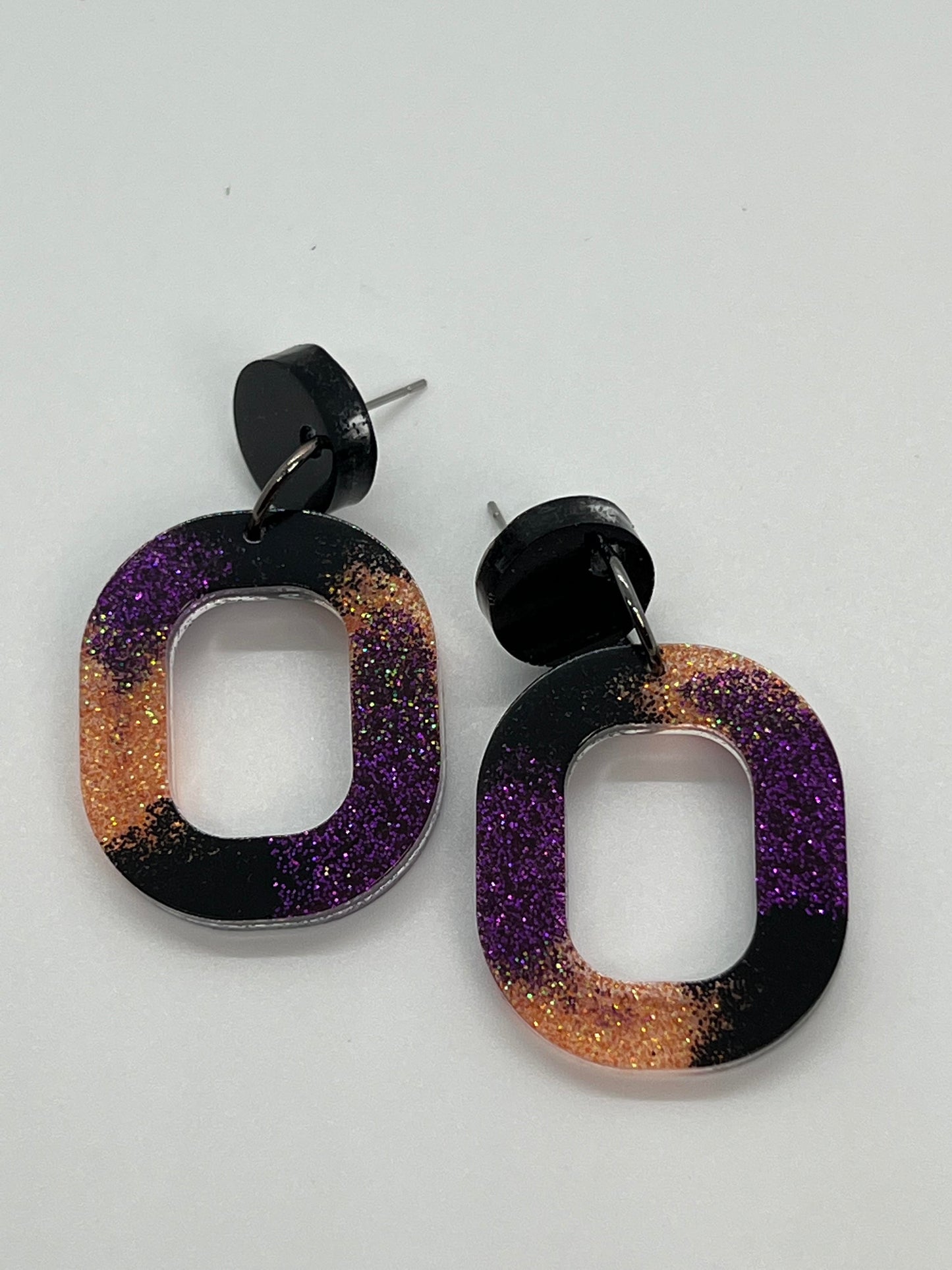 RESIN OVAL IN BLACK PURPLE AND ORANGE SPARKLE