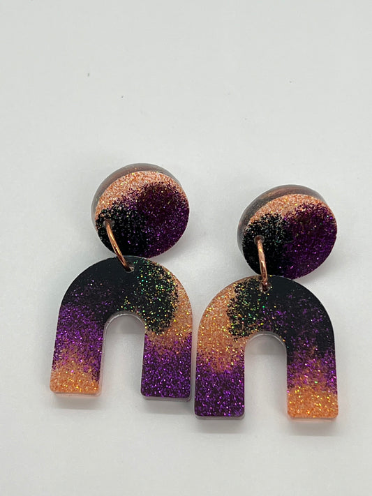 RESIN POST RAINBOW IN BLACK, ORANGE AND PURPLE SPARKLE