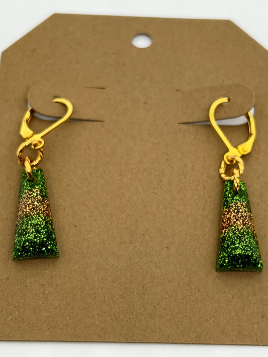 RESIN TRIANGLES IN SPARKLE GOLD AND GREEN