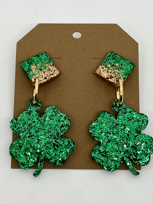 RESIN SHAMROCKS IN SPARKLE GOLD AND GREEN