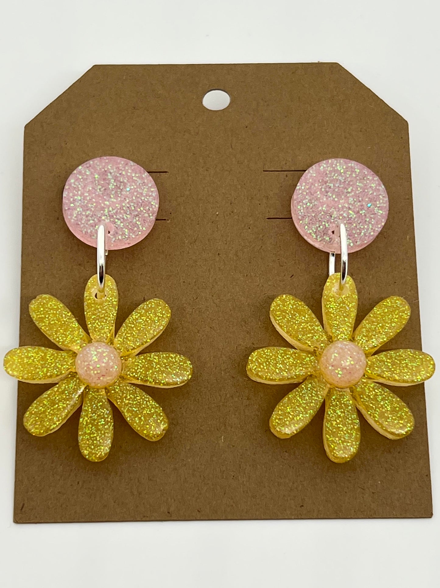 RESIN DAISY DROP IN SPARKLE YELLOW AND PINK