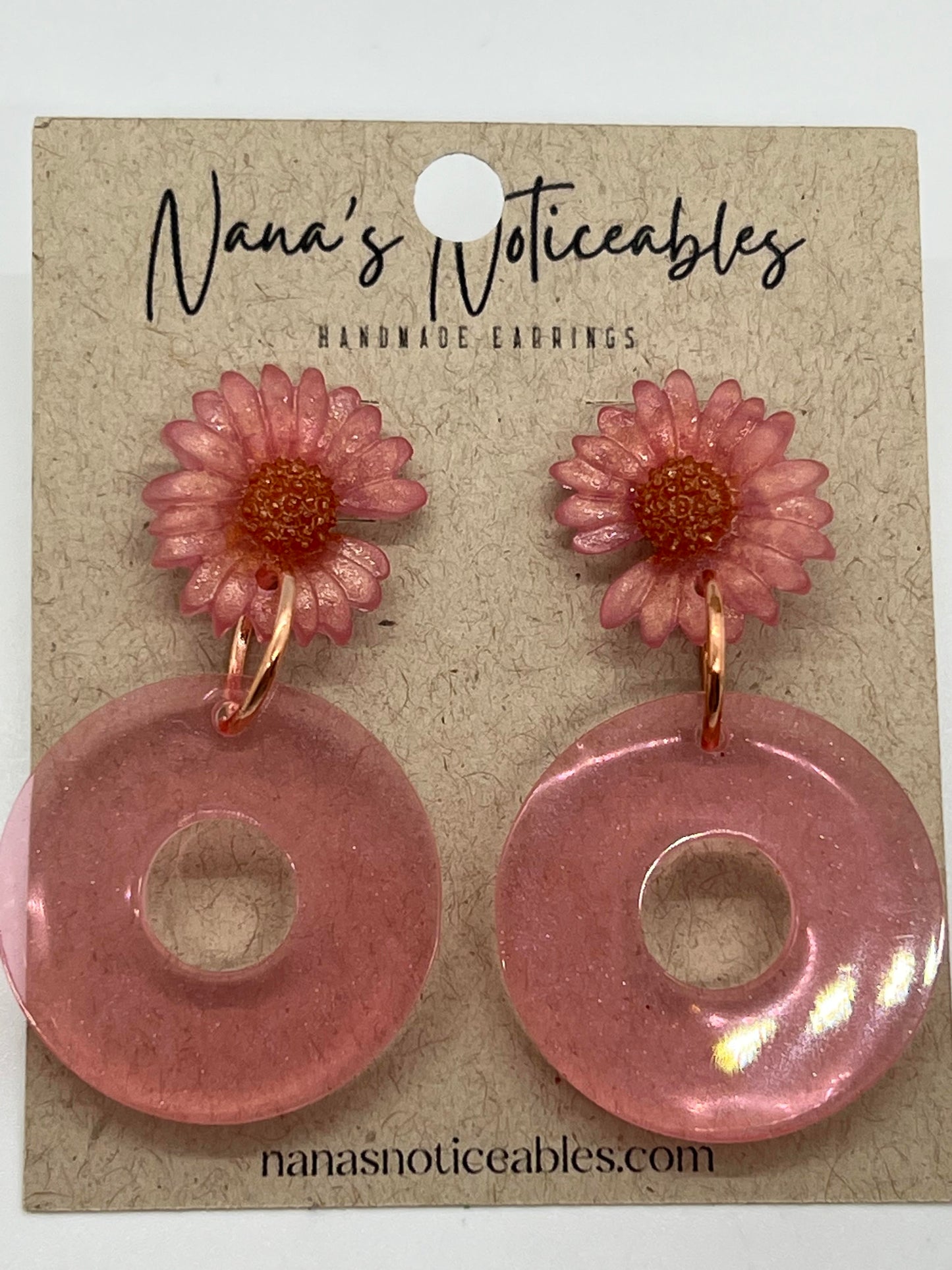 RESIN FORGET ME NOT DAISY IN BLUSH AND AN OPAQUE BLUSH OPEN CIRCLE