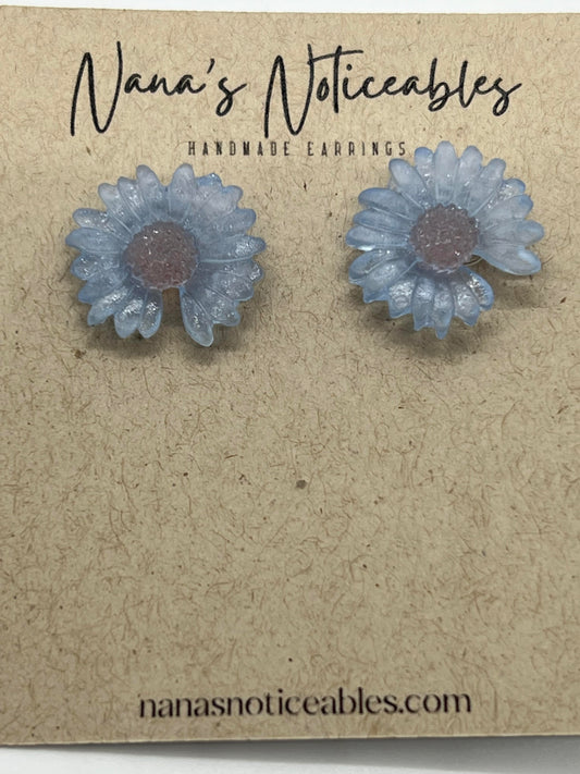 RESIN FORGET ME NOT DAISY IN LIGHT BLUE