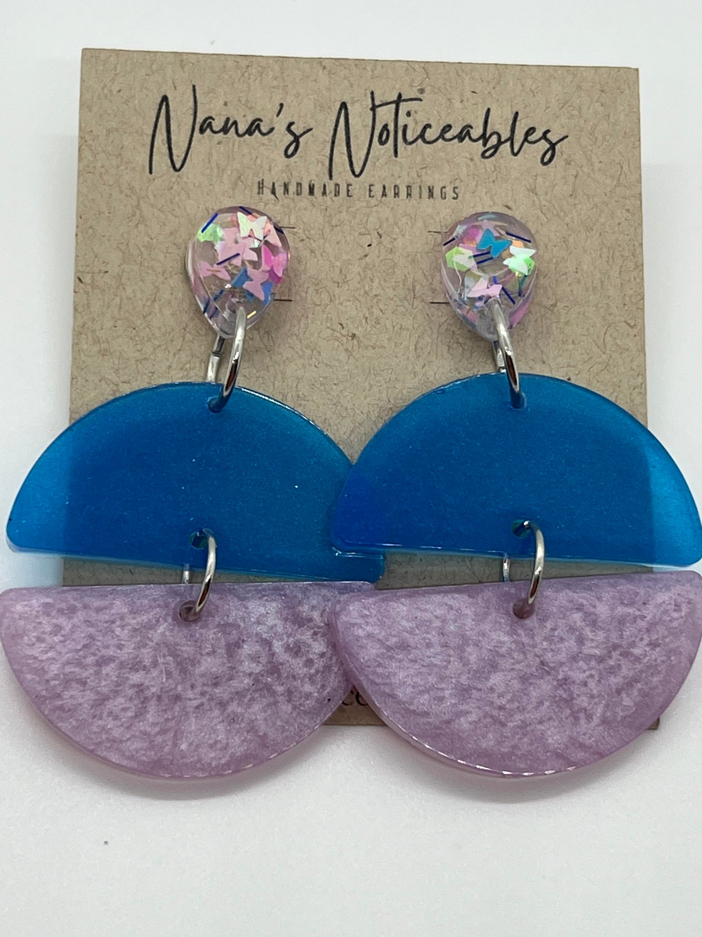 RESIN BUTTERFLIES ATTACHED WITH 2 HALF CIRCLES IN BLUE & PEARL LAVENDER