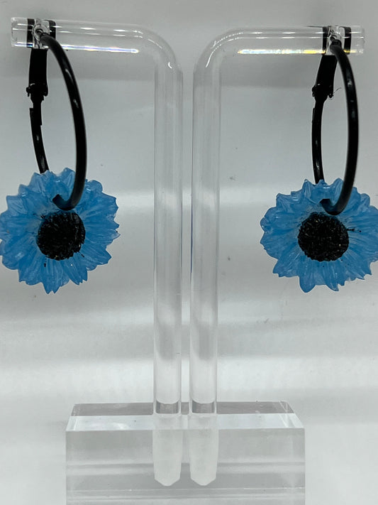 RESIN MEDIUM SUN FLOWER IN BLUE ON A BLACK HOOP