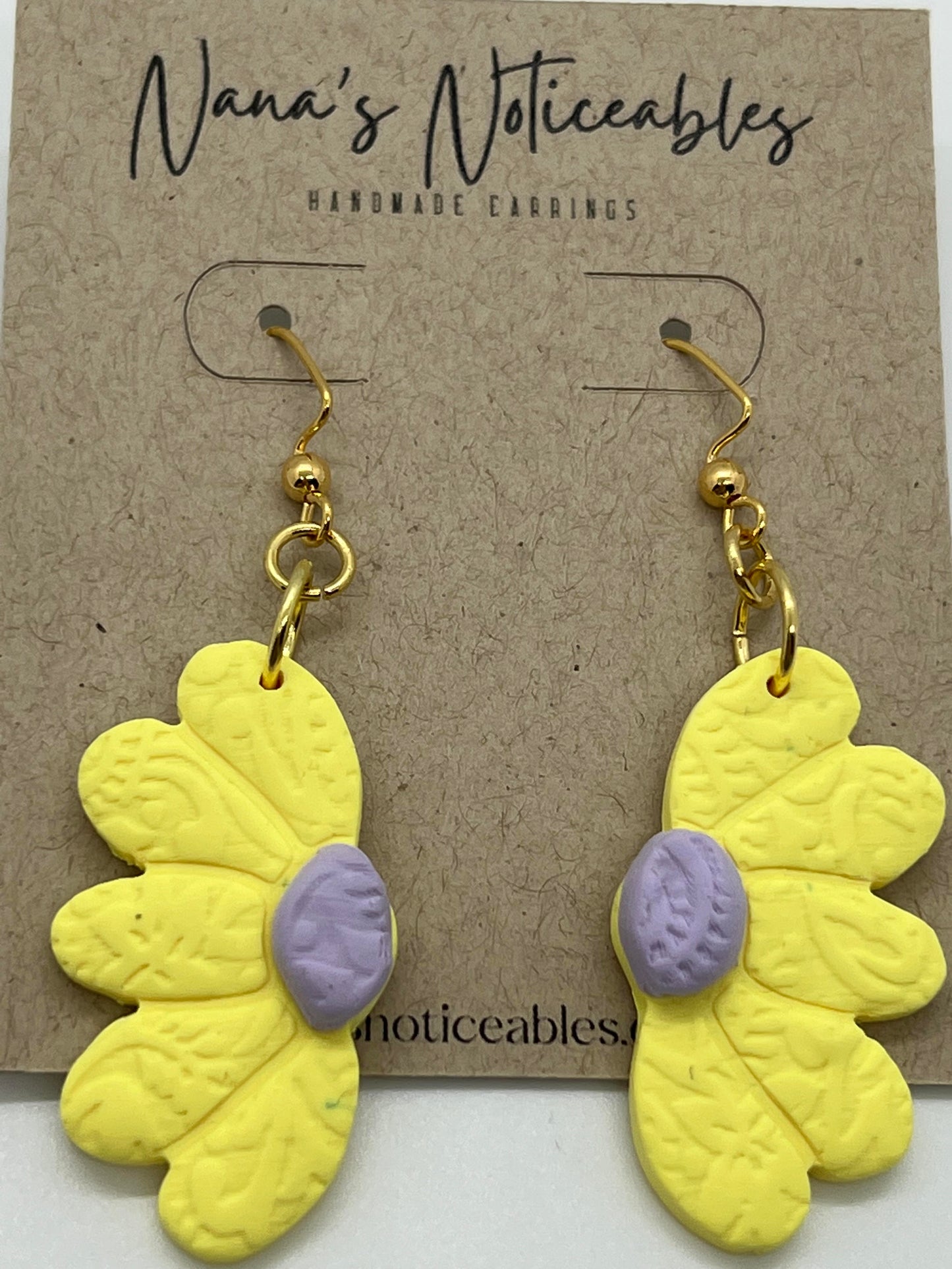 POLYMER YELLOW OR LAVENDER TEXTURED HALF DAISY