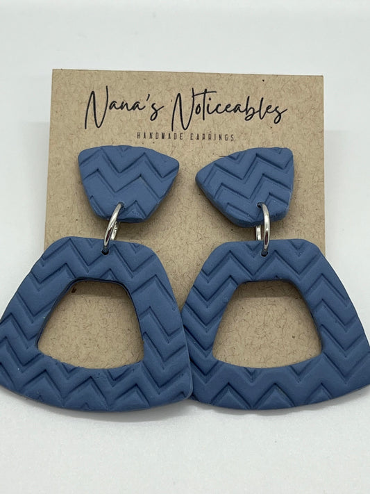 POLYMER OPEN TRIANGLE IN BLUE CHEVRON TEXTURE