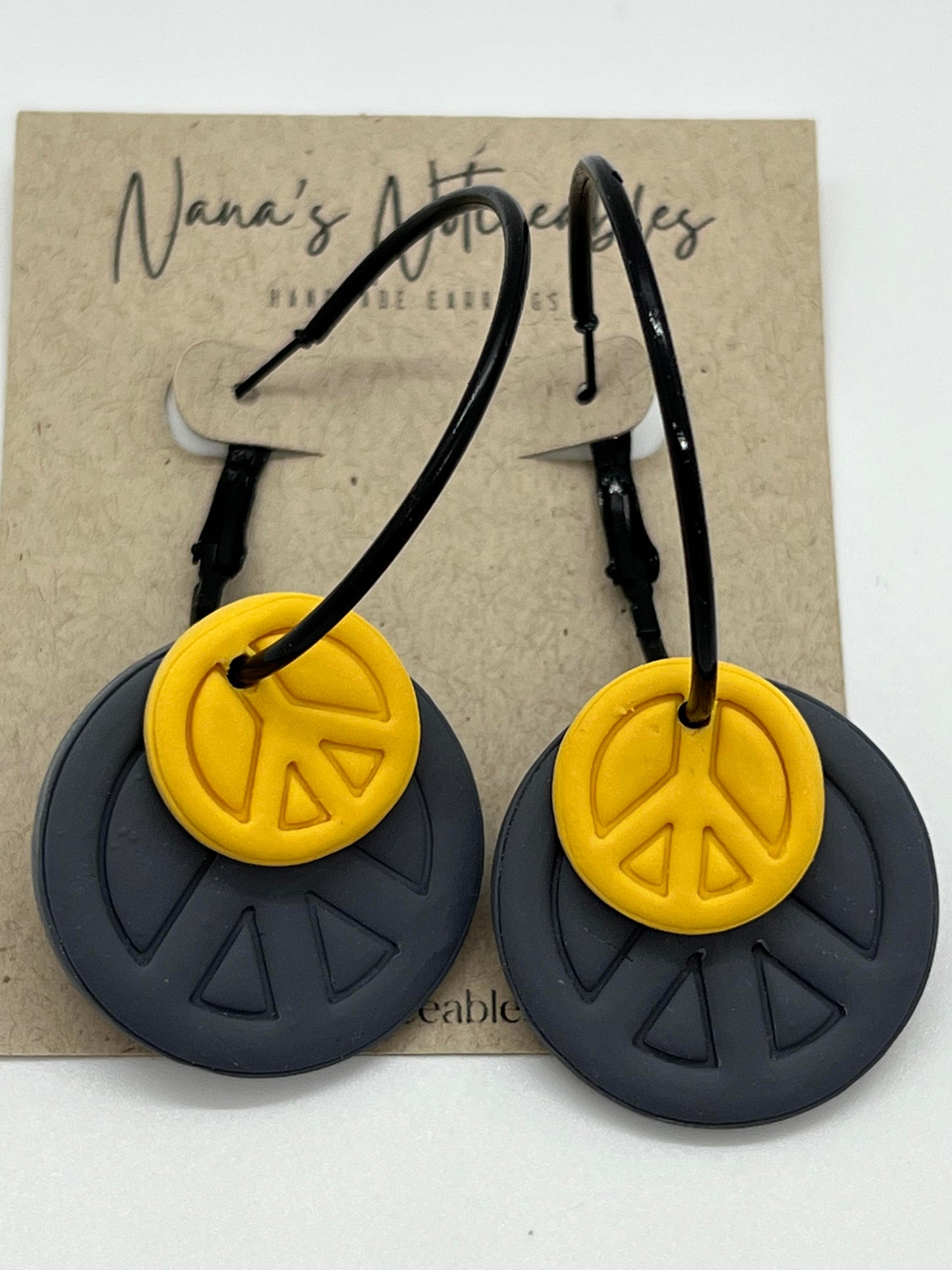 POLYMER HOOP WITH DOUBLE PEACE SIGNS IN YELLOW AND GRAY