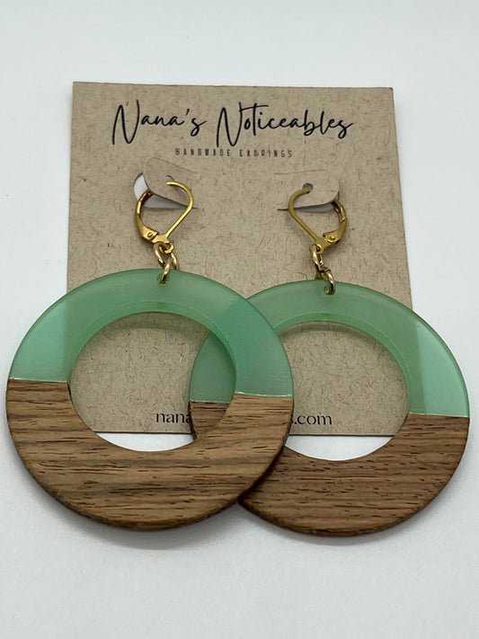 UNIQUELY WOOD AND RESIN IN SEA GREEN