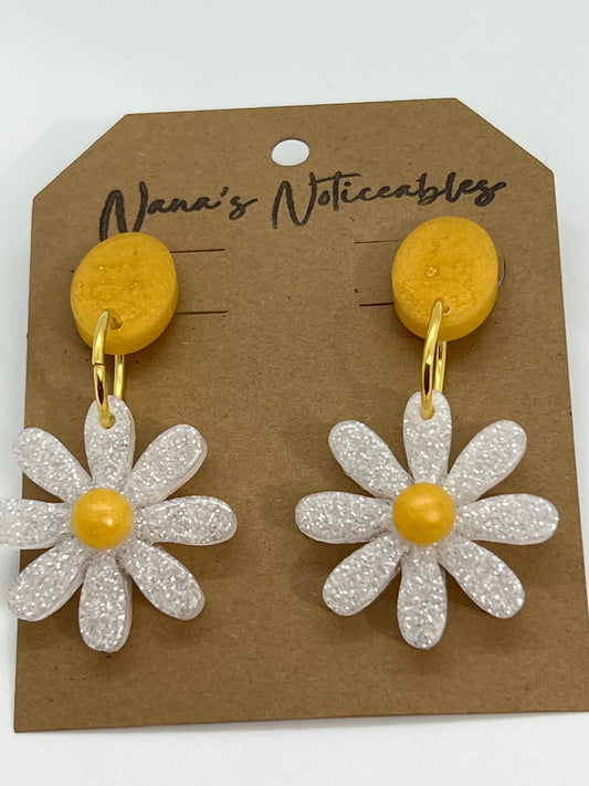 RESIN DAISY IN SPARKLE WHITE AND YELLOW