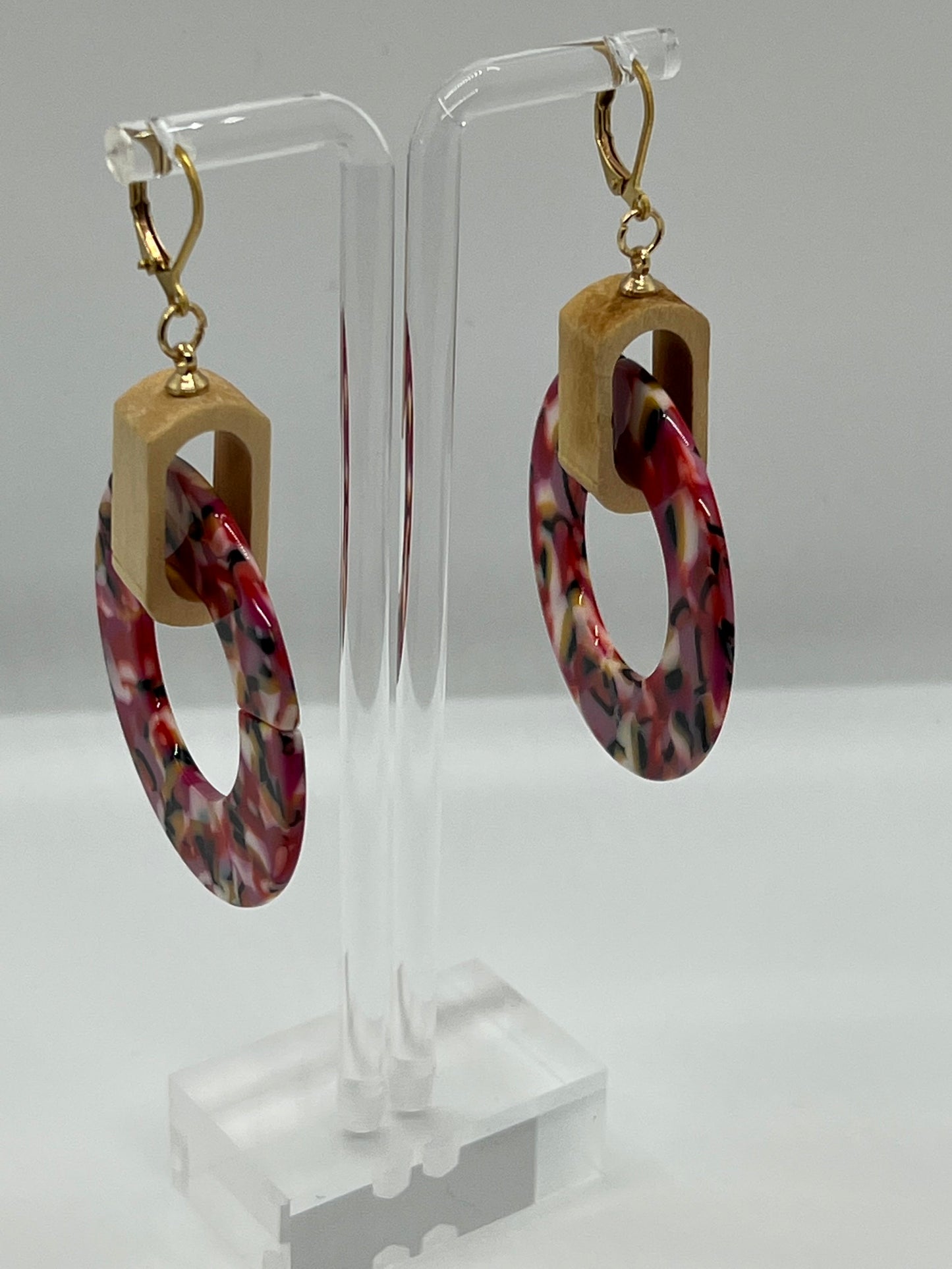 UNIQUELY RESIN AND WOOD IN MULTI COLORS OF RED, BLACK AND TAN